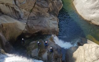 Enchainement d'obstacle canyoning Ardèche Chassezac Intermédiaire