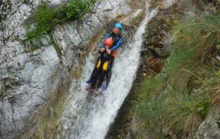 Toboggan en famille canyoning demi-journée Azéro en Ardèche