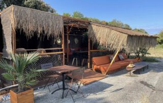 Grotte Forestière Terrasse ombragée du snack