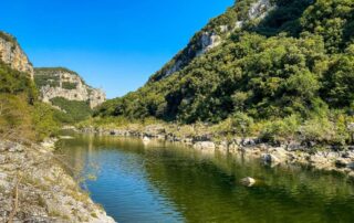 De l'ombre à la lumière à la Grotte de la Madeleine