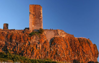 Tour et ruines du château de La Roche