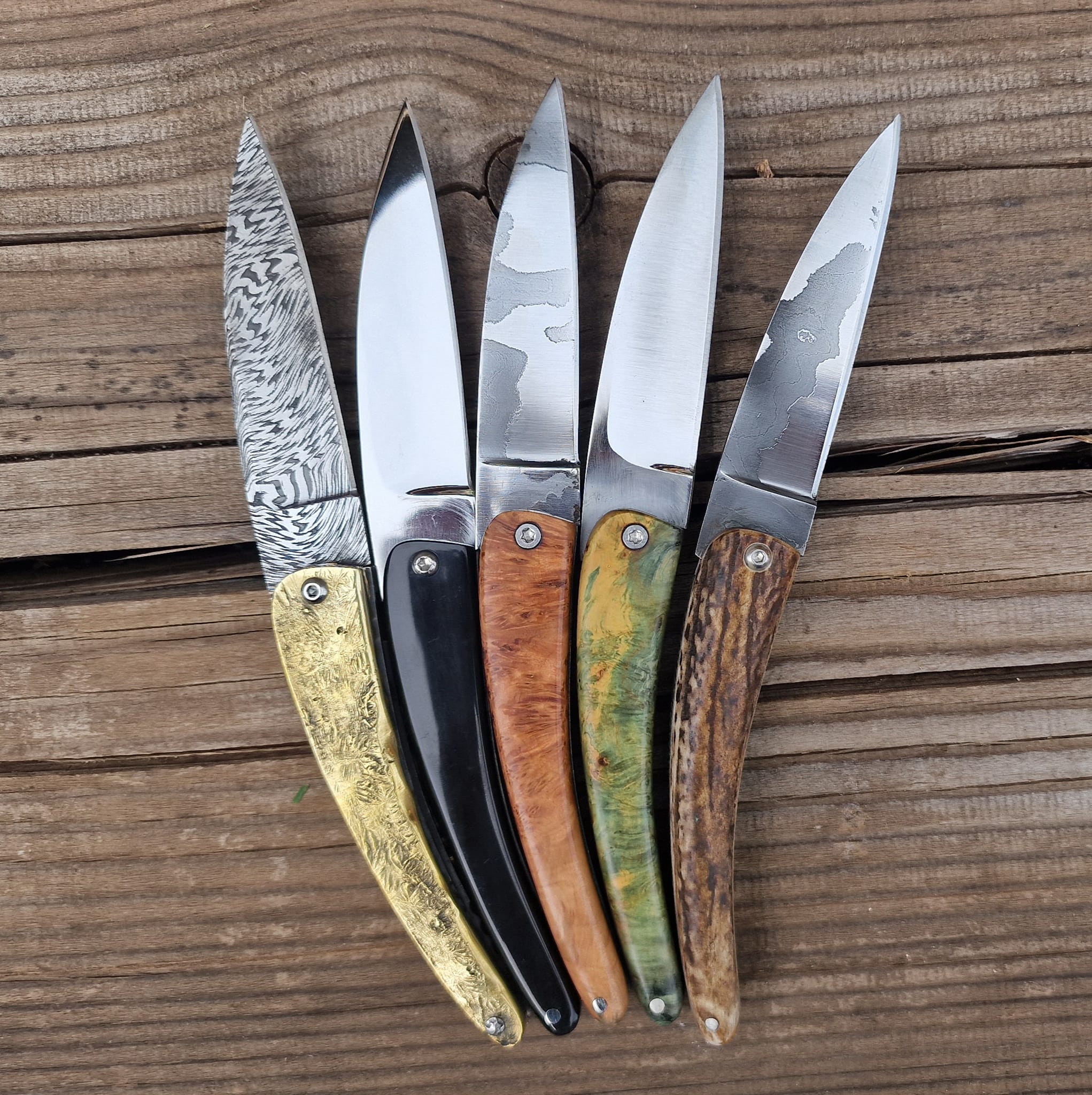 collection de couteaux pliants uniques et originaux