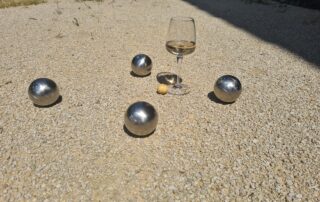 Un rosé et une pétanque au domaine du Colombier