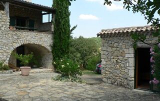 La cour - Chambre d'hôtes Le Relais de Vazeille