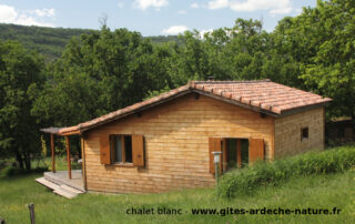 Chalets d'Arbres - White chalet