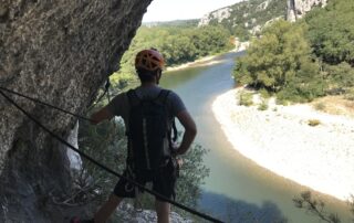 Balcon des gorges - panorama sur la rivière Ardèche à Vallon Pont d’Arc