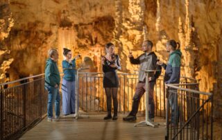 Dégustation œnologique à 50 mètres sous terre et visite de l’Aven d’Orgnac