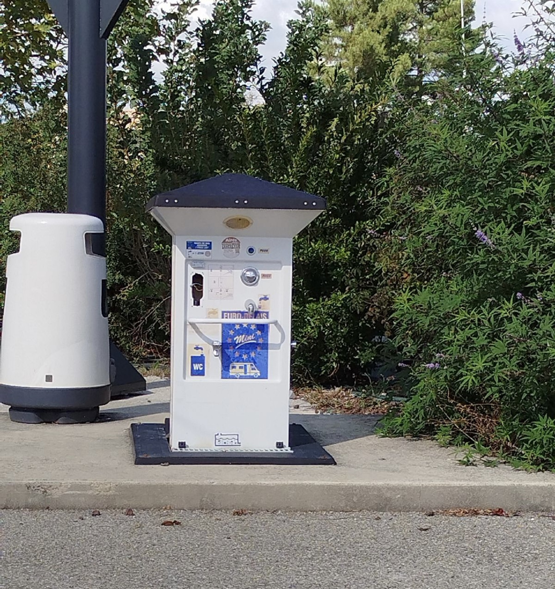 Aire de service camping-car Intermarché à Villeneuve de Berg
