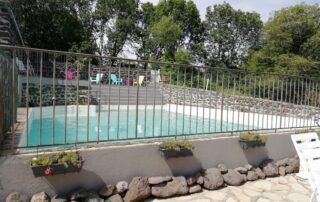 Grande piscine commune aux Gîtes de Sylilanse à St Pons