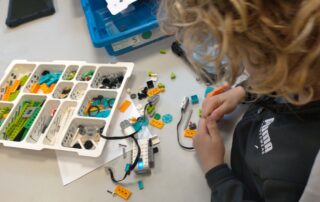 Camion des sciences “Ton robot en Lego®” atelier proposé par l’Arche des Métiers à MuséAl