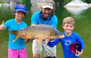 Carpe en canoë pêche