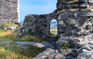 Tour et ruines du château de La Roche_Mirabel
