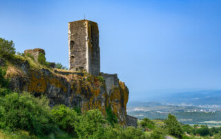 Tour et ruines du château de La Roche_Mirabel