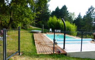 Piscine sécurisée aux Chalets d'Arbres à Darbres