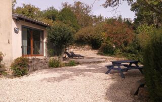 Extérieur clos - Gîte Les Geais à Villeneuve-de-Berg