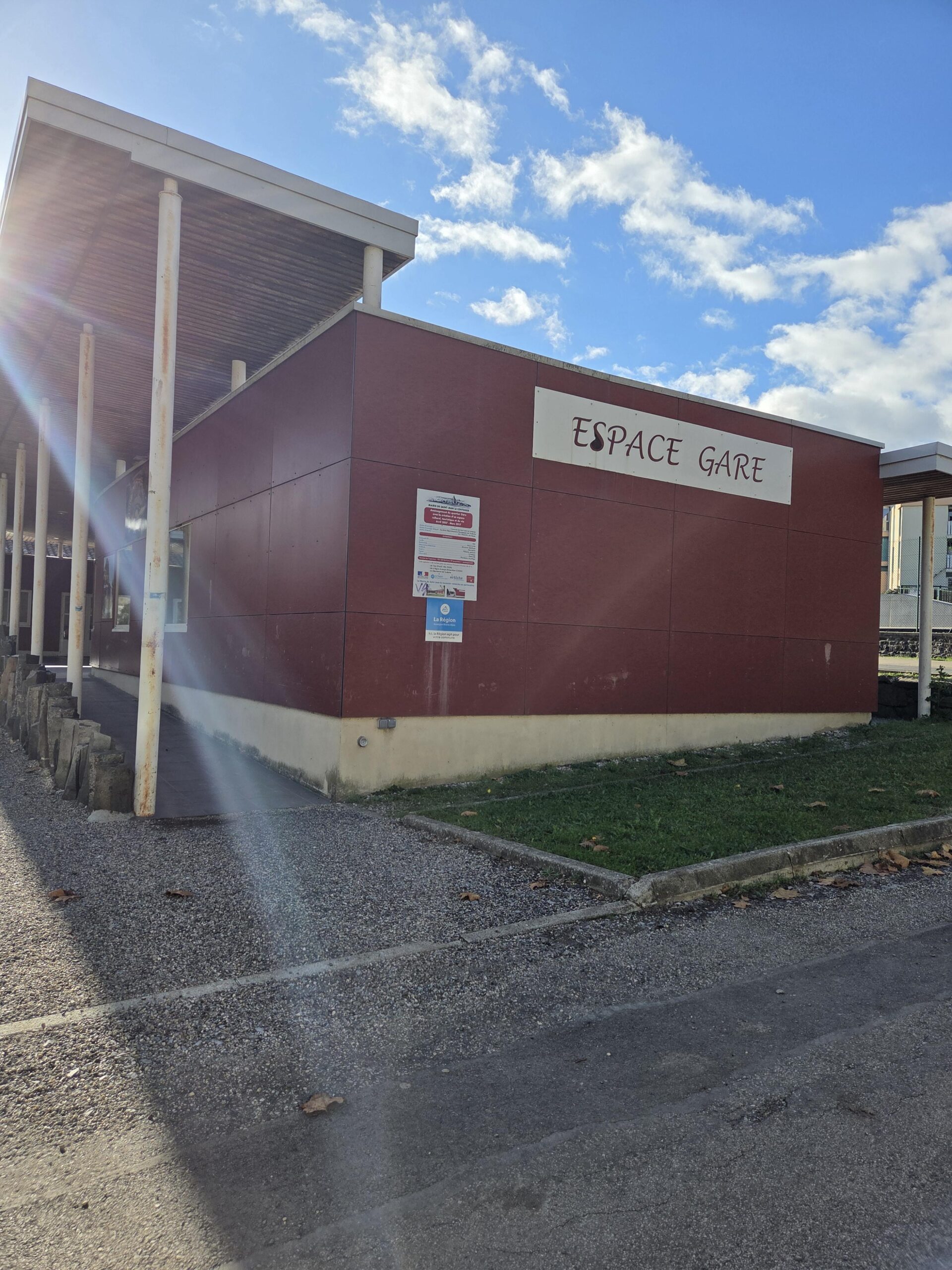 Parking_Saint-Jean-le-Centenier