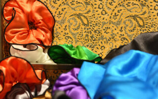 Articles en soie à l'espace boutique du musée vivant du ver à soie