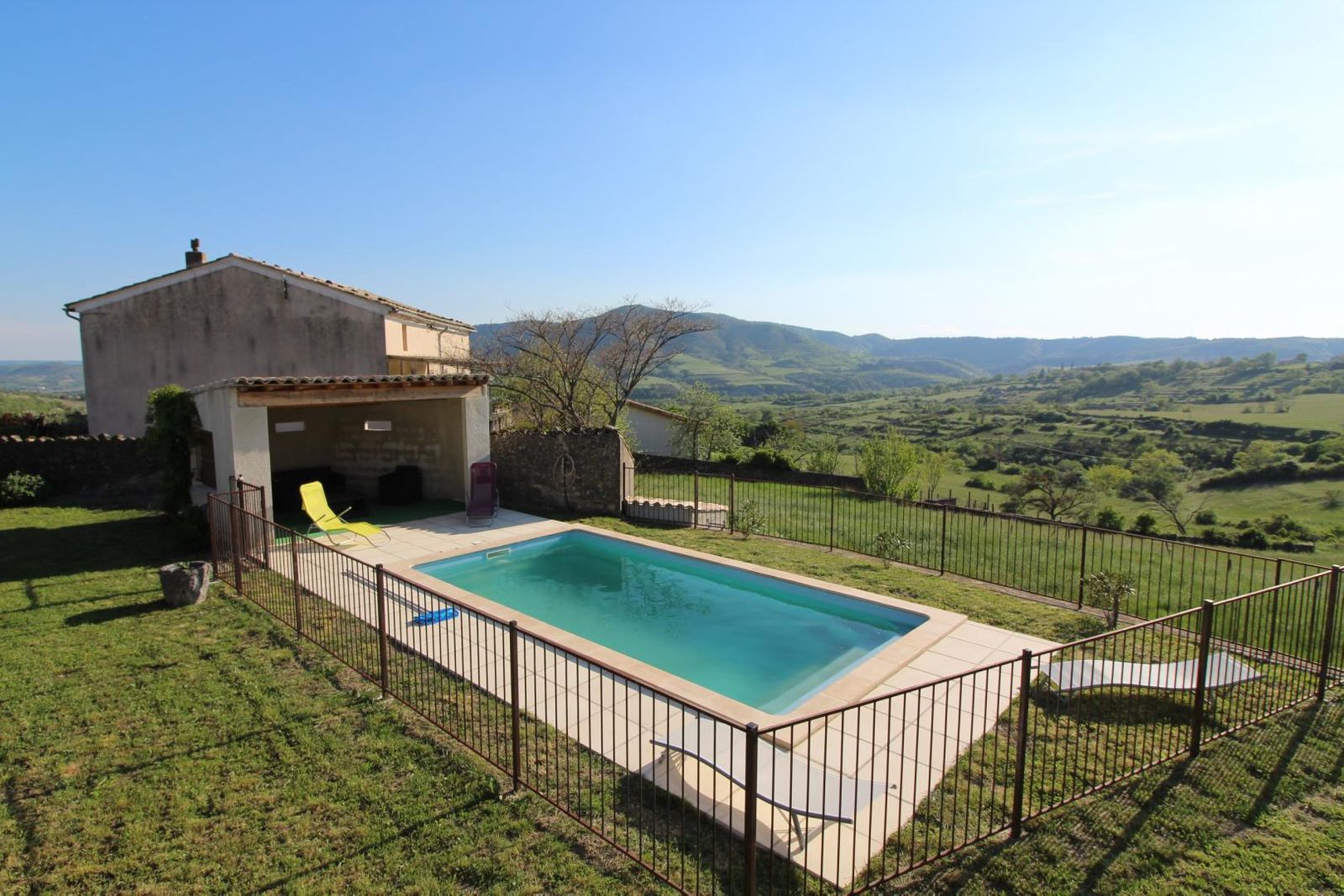 Piscine privée et sécurisée