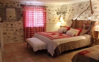 Le_Vallon_des_Etoiles_La_Bergerie_Chambre_parentale_Ardeche.jpg.JPG
