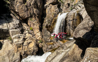 Cascade dans canyon en Ardèche