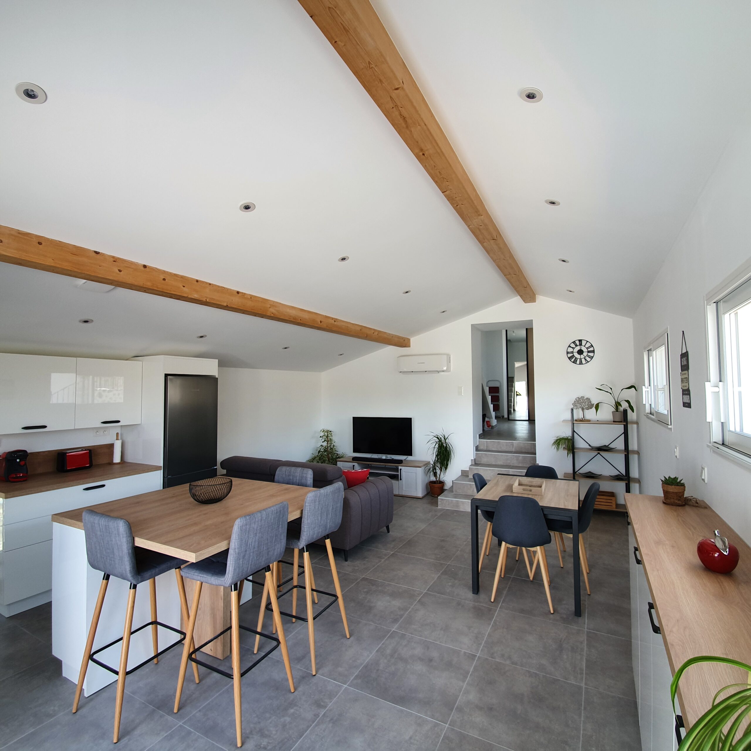 la Tour de l'Hirondelle à Lussas - le salon