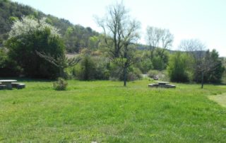 picnic area at Salelles