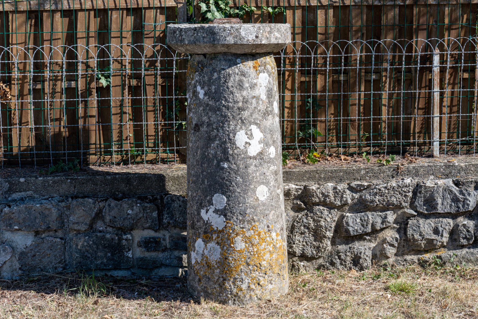 Borne miliaire à St Germain