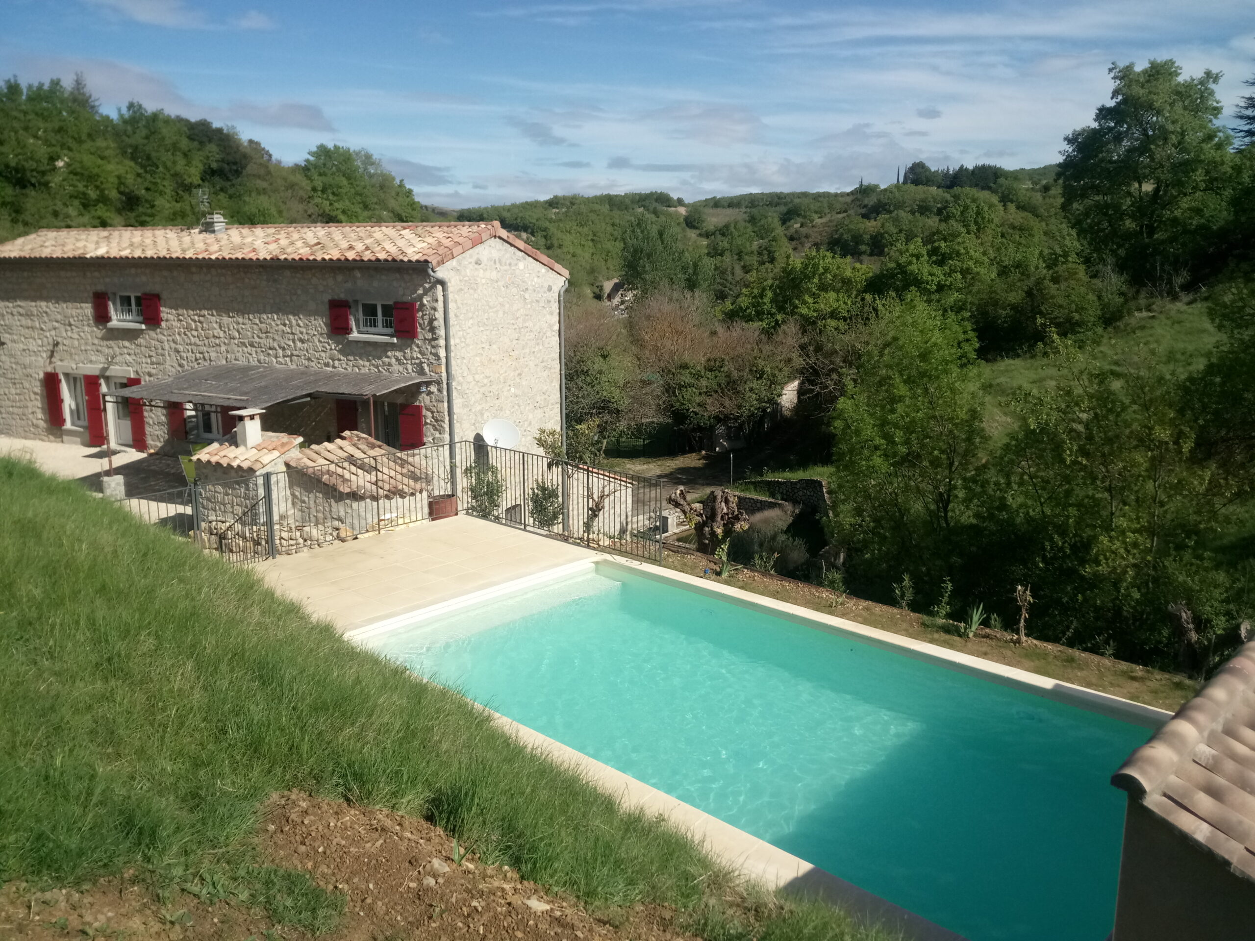 Piscine du Gîte L'Abri de la Fontaine à St Andéol de Berg