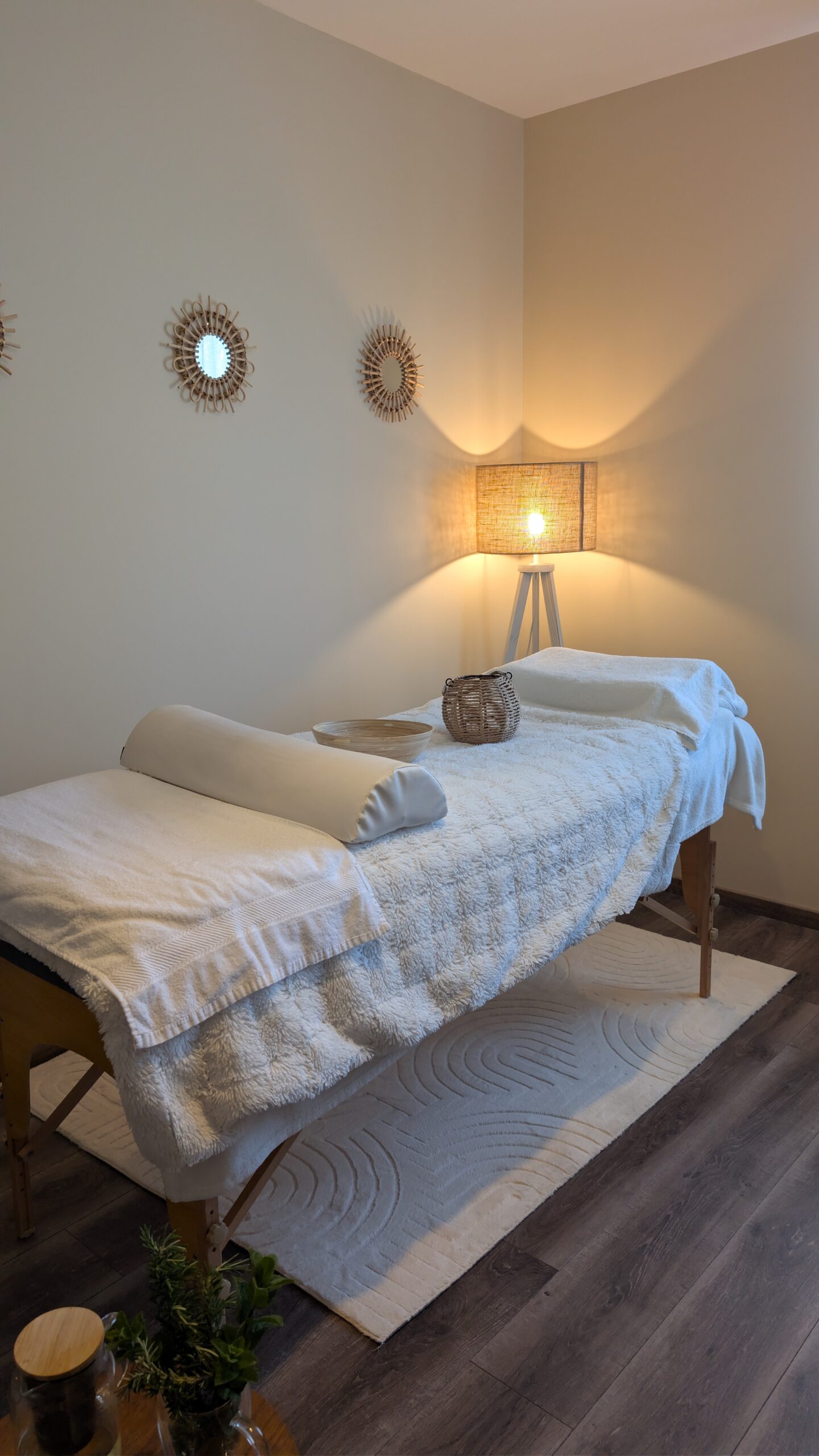 Un espace chaleureux pour vous accueillir lors de vos séances de naturopathie, réflexologie plantaire et de luminothérapie avec Naturopathe Ardèche à Mirabel