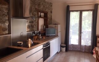 Cuisine gite 5 + baie vitrée.jpg
