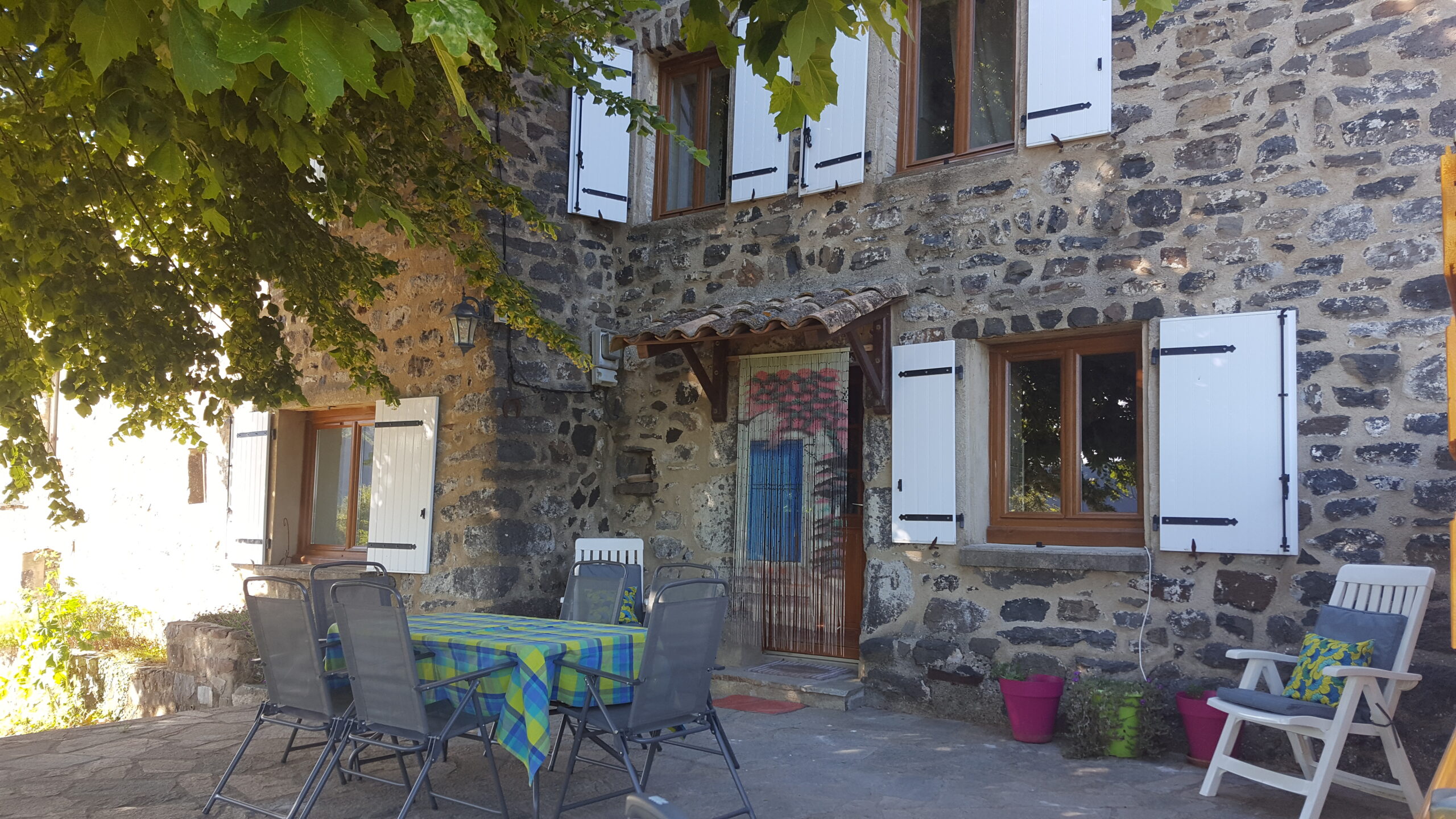 Terrasse du gîte les Bourriaux à St Pons