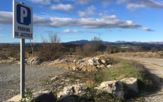 Oppidum de Jastres - Parking proche de la Route Départementale