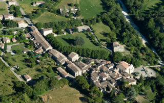 Visite guidée à Saint-Maurice-d’Ibie : un village, une église, des platanes… Visite guidée à Saint-Maurice-d’Ibie : un village, une église, des platanes…