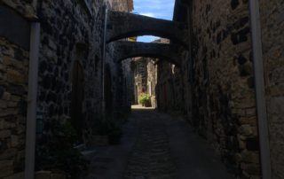 Ruelle du village de Mirabel