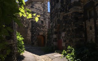 Ruelle du village de Mirabel