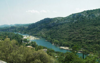 Canoë - Kayak de Châmes à St Martin d'Ardèche - 24 km / 1 jour avec Canoës Service